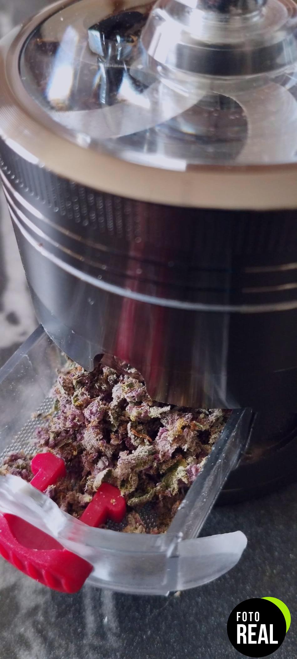 grinder-metalico-especias-gris-oscuro-foto-2